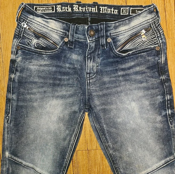 Men's Rock Revival Jeans - Picture 2 of 5